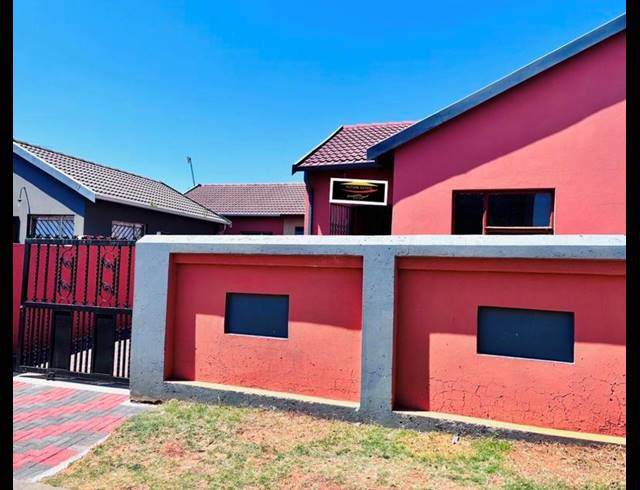 2 BEDROOM PROPERTY TO RENT IN FLEURHOF